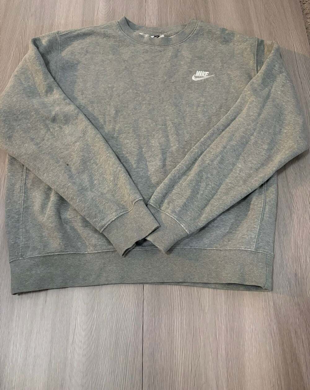 Nike Vintage Style Grey Crewneck Sweatshirt with Embroidered Swoosh Medium